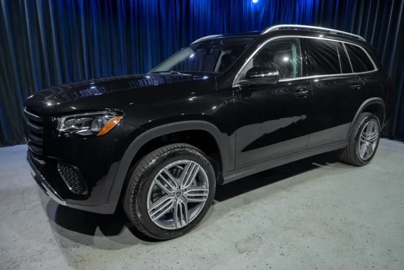 2026 Mercedes Benz GLS 450 4MATIC photo 1