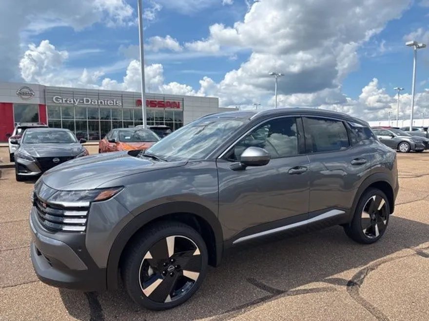 2025 Nissan Kicks SR photo 1