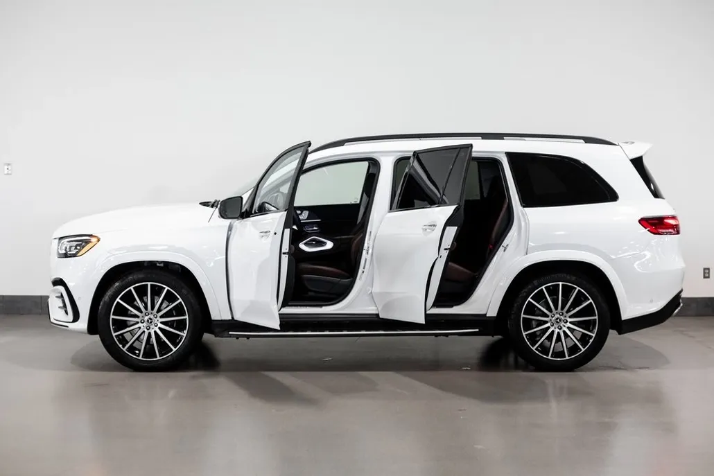 2024 Mercedes Benz GLS 4MATIC 580 photo 1