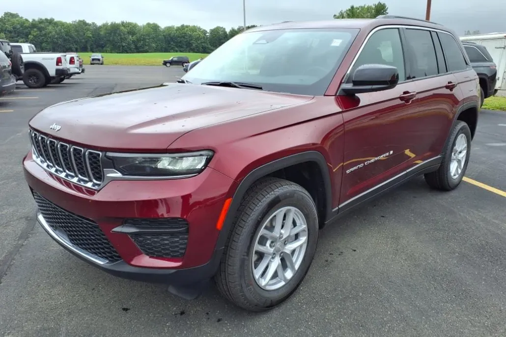 2025 Jeep Grand Cherokee Laredo photo 1
