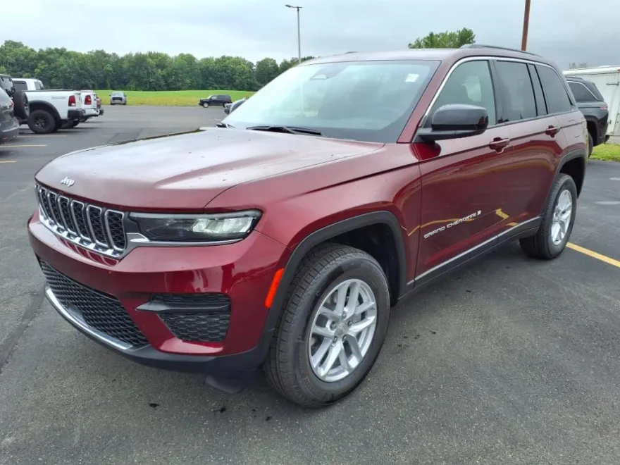 2025 Jeep Grand Cherokee Laredo photo 1