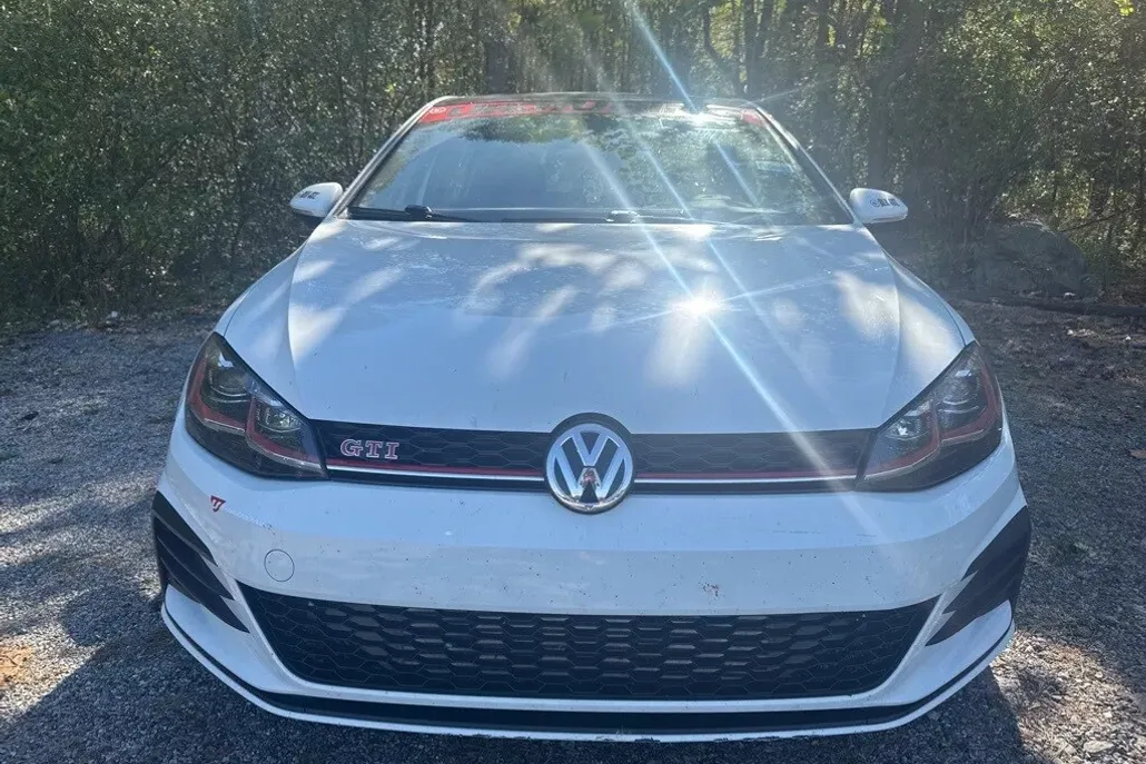 2019 Volkswagen Golf GTI SE photo 1