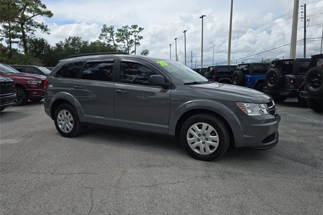 2020 Dodge Journey SE photo 1
