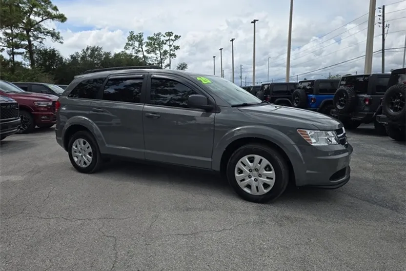 2020 Dodge Journey SE photo 1