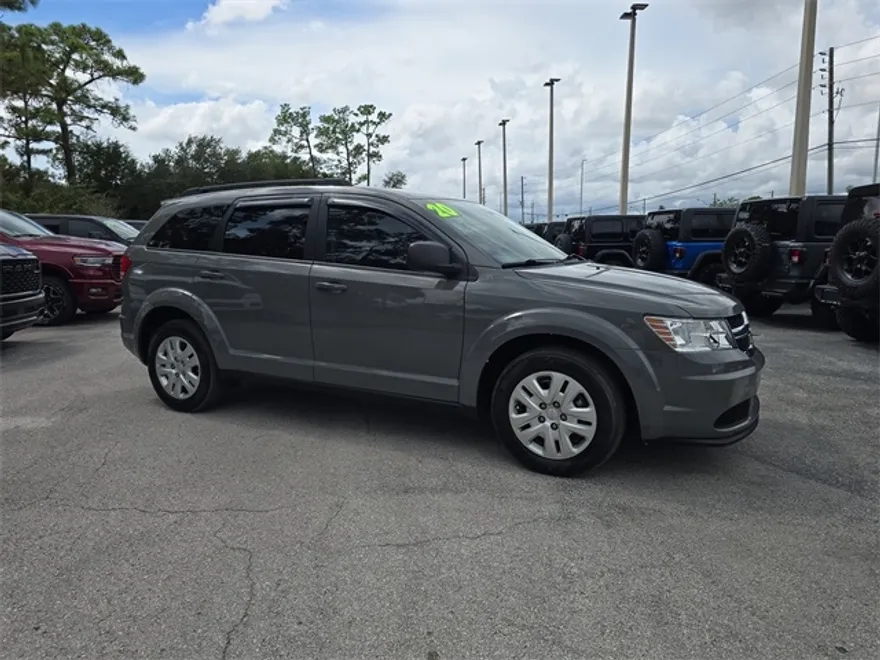 2020 Dodge Journey SE photo 1
