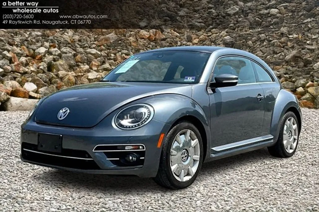 2019 Volkswagen Beetle SE photo 1