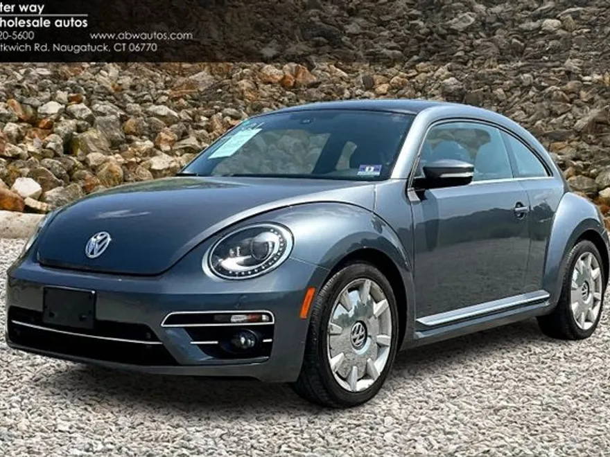 2019 Volkswagen Beetle SE photo 1