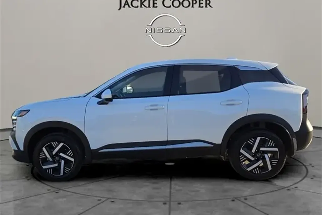 2025 Nissan Kicks SV photo 1