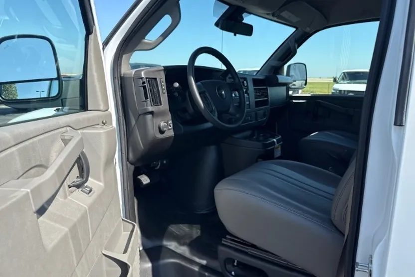 2025 Chevrolet Express Cargo 2500 photo 1