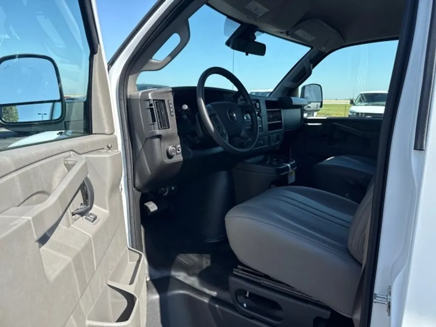 2025 Chevrolet Express Cargo 2500 photo 1