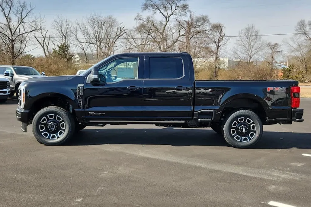 2025 Ford F-250 Platinum photo 1