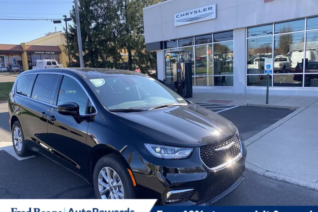 2025 Chrysler Pacifica photo 1