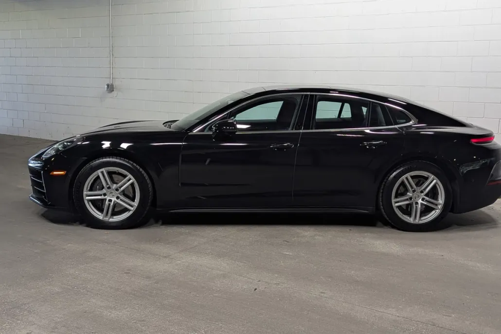 2025 Porsche Panamera 4 photo 1
