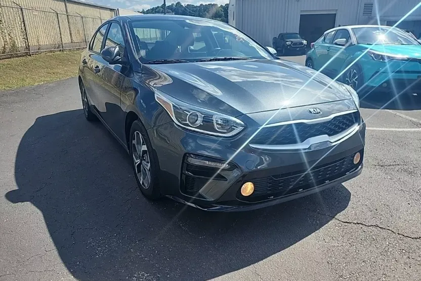 2021 Kia Forte LXS photo 1