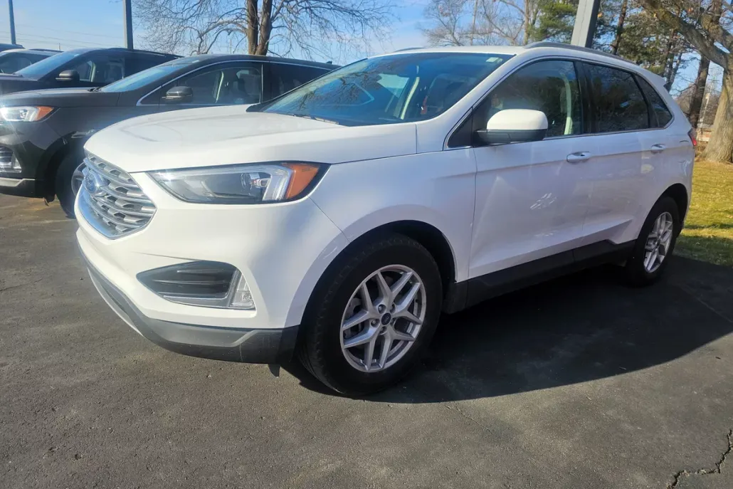 2022 Ford Edge SEL photo 1