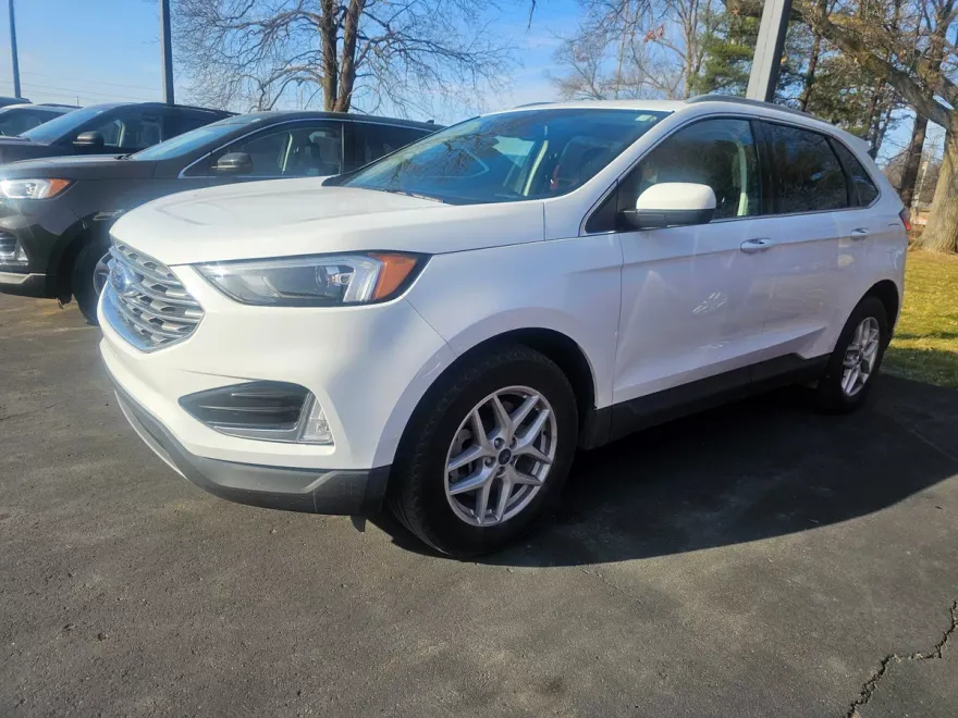 2022 Ford Edge SEL photo 1
