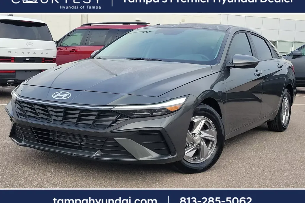 2025 Hyundai Elantra SE photo 1