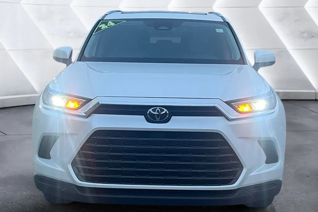 2024 Toyota Grand Highlander XLE photo 1