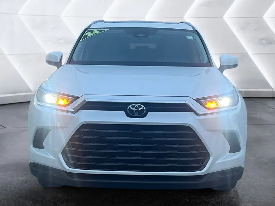 2024 Toyota Grand Highlander XLE photo 1