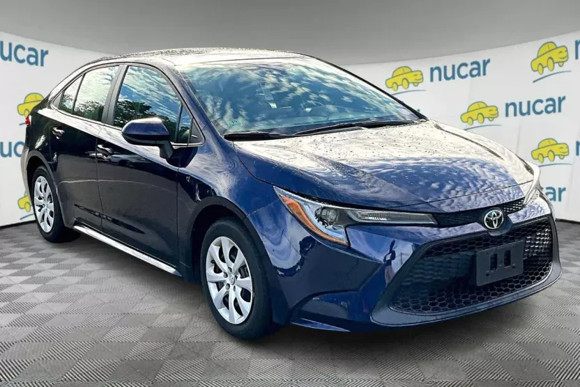 2022 Toyota Corolla LE photo 1