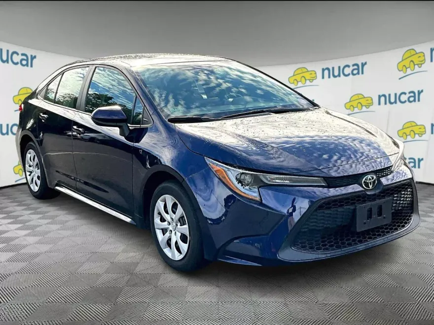 2022 Toyota Corolla LE photo 1