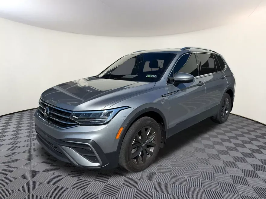 2023 Volkswagen Tiguan SE photo 1