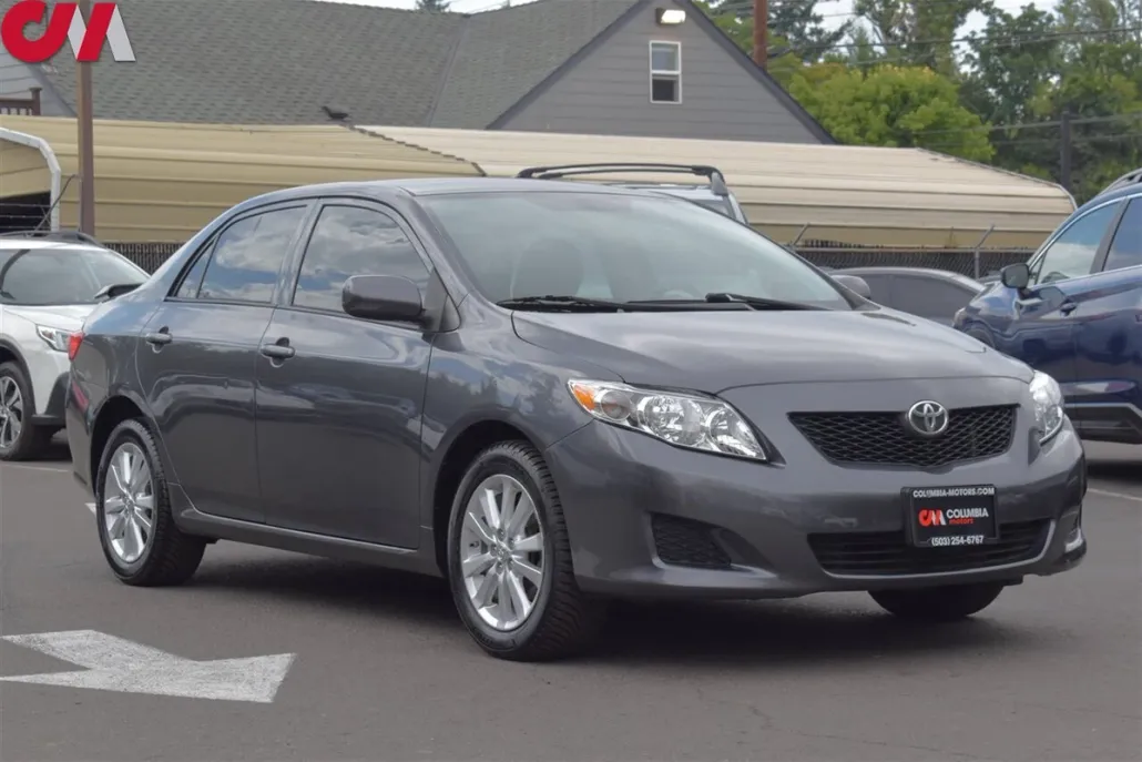 2009 Toyota Corolla LE photo 1