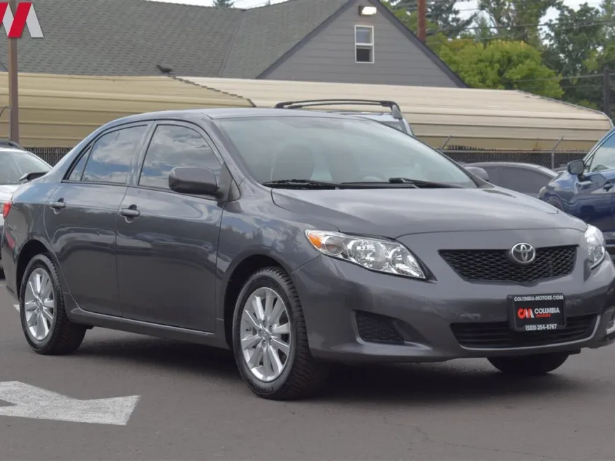 2009 Toyota Corolla LE photo 1