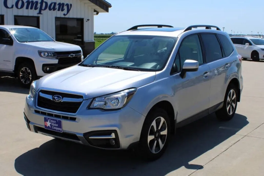 2017 Subaru Forester 2.5i Premium photo 1