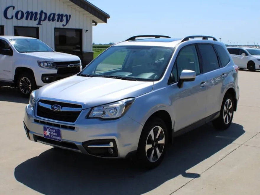 2017 Subaru Forester 2.5i Premium photo 1