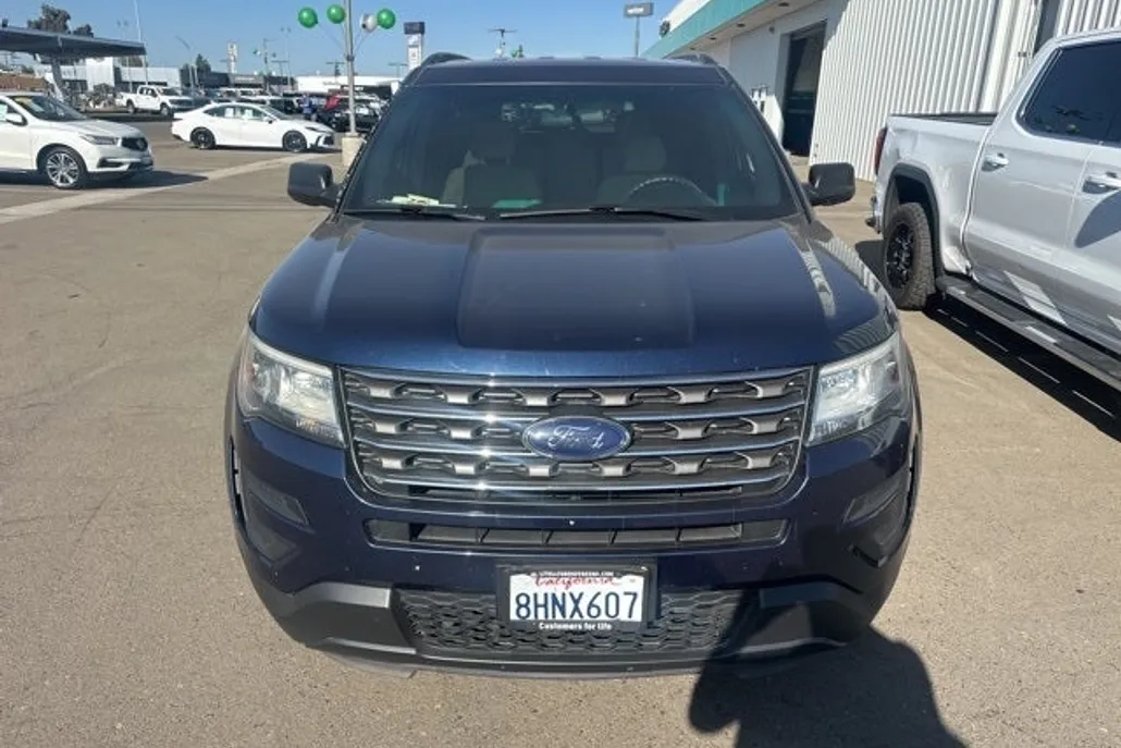 2016 Ford Explorer Base photo 1