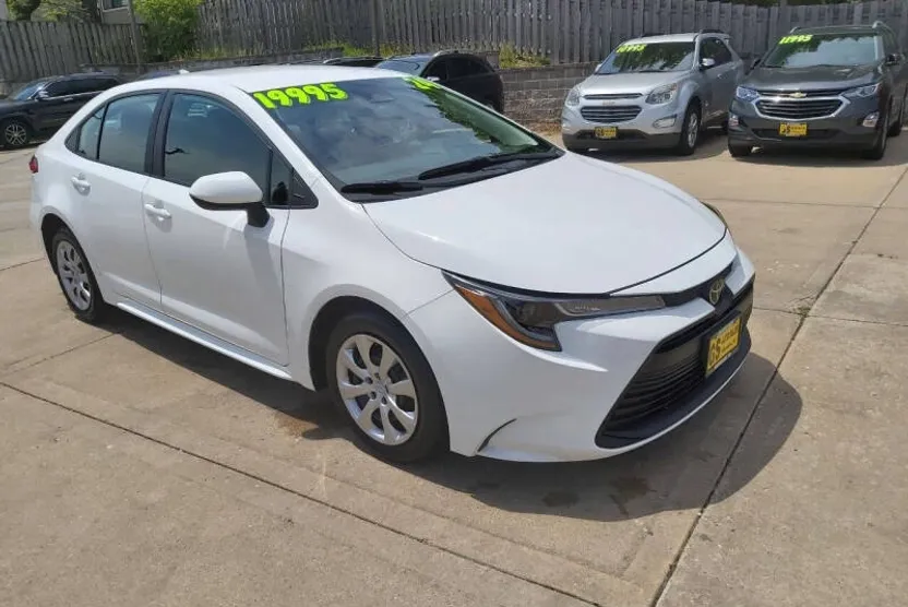 2024 Toyota Corolla LE photo 1