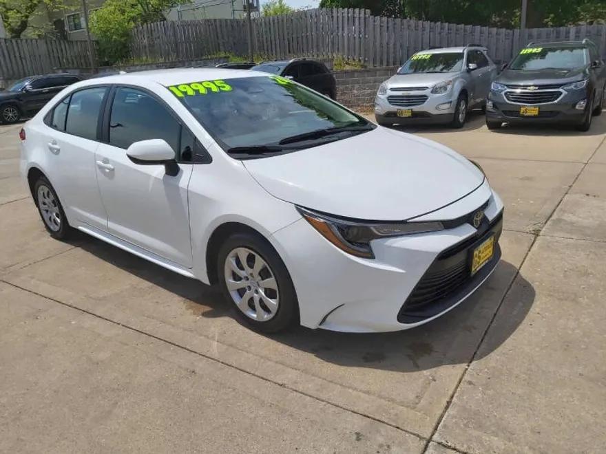 2024 Toyota Corolla LE photo 1