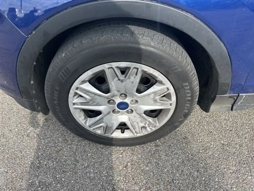 2016 Ford Escape S photo 1