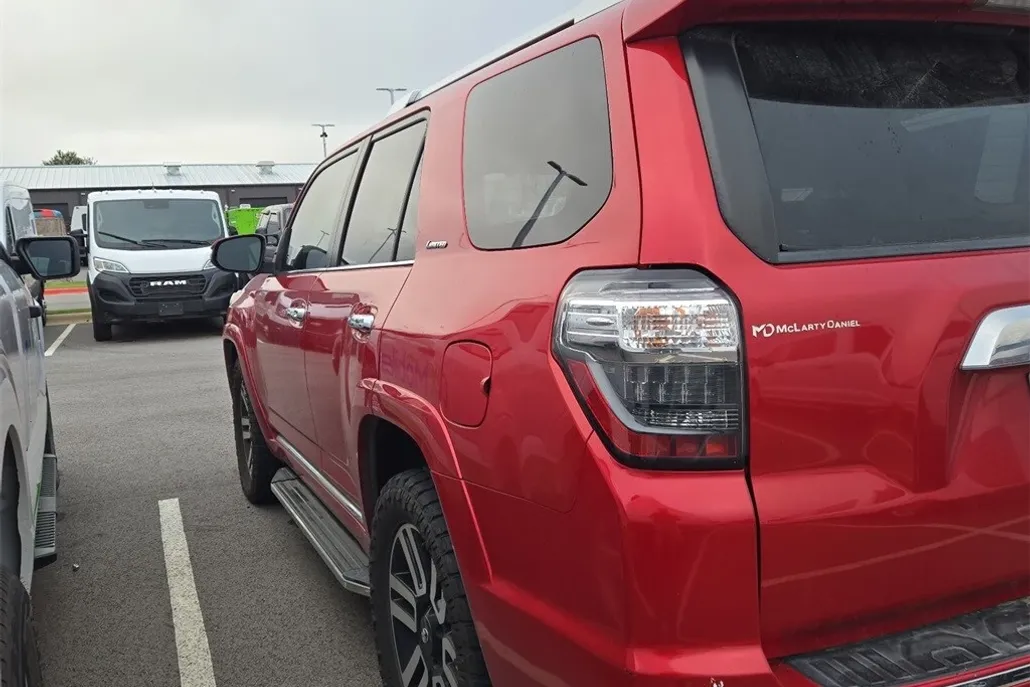 2016 Toyota 4Runner Limited photo 1