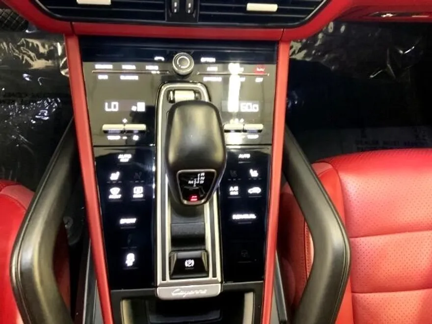2019 Porsche Cayenne photo 18