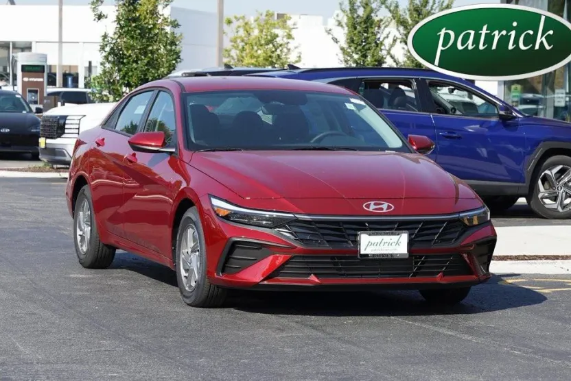 2025 Hyundai Elantra SE photo 1