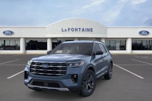 2025 Ford Explorer photo 2