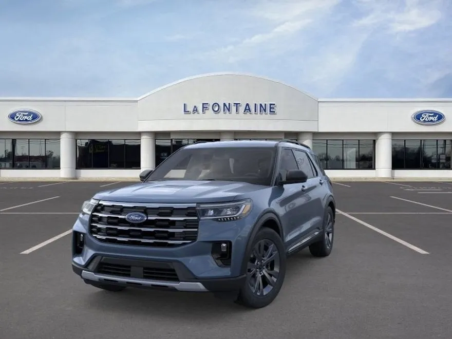 2025 Ford Explorer photo 2