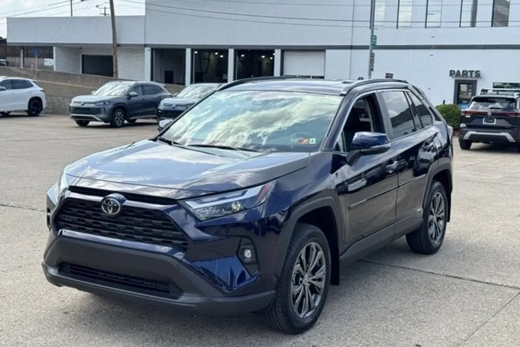 2025 Toyota RAV4 Hybrid XLE Premium photo 1