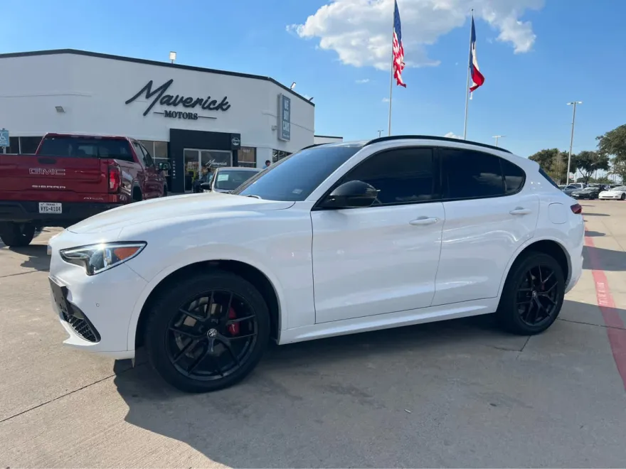 2020 Alfa Romeo Stelvio Sport photo 1