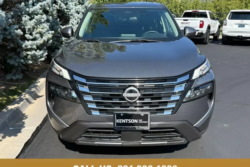 2024 Nissan Rogue SV photo 1