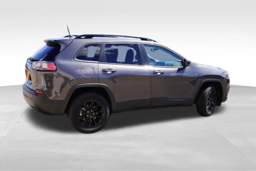 2023 Jeep Cherokee Altitude photo 1