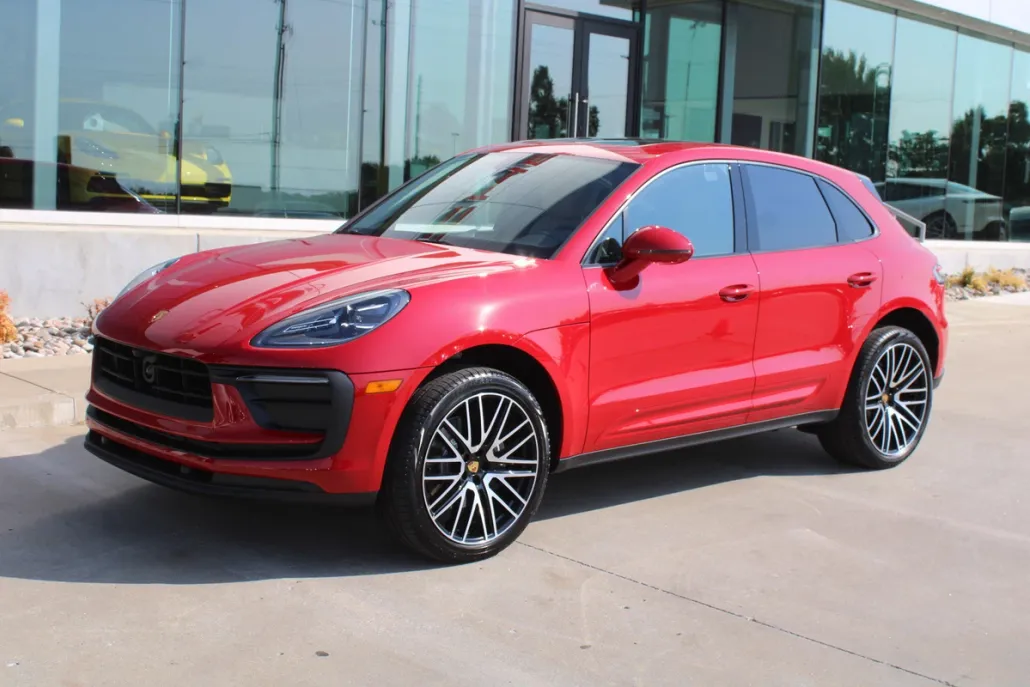 2025 Porsche Macan Base photo 1