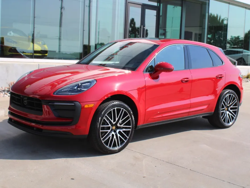 2025 Porsche Macan Base photo 1