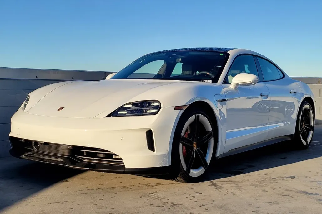 2025 Porsche Taycan 4S photo 1