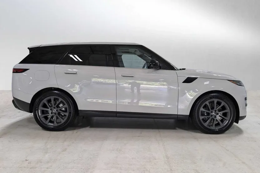 2023 Land Rover Range Rover Sport SE photo 1