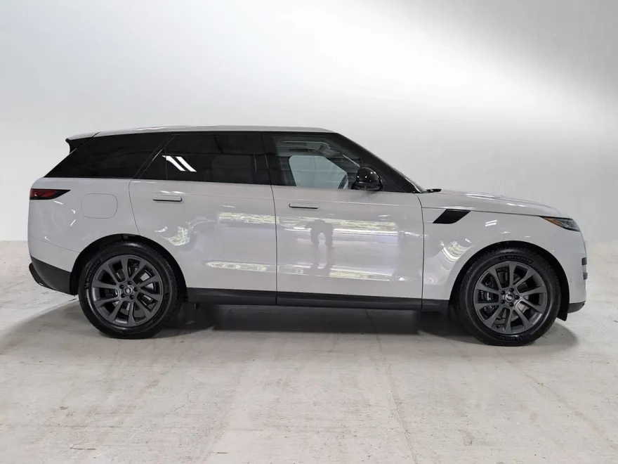 2023 Land Rover Range Rover Sport SE photo 1
