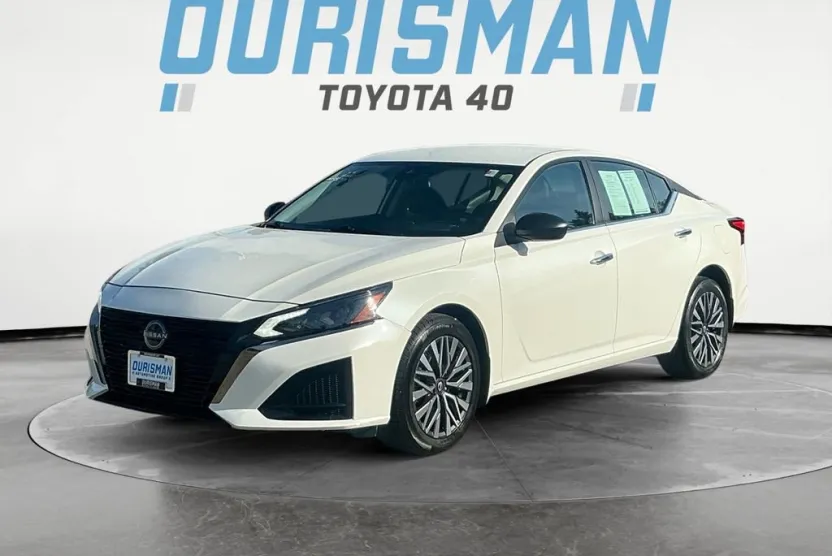 2024 Nissan Altima 2.5 SV photo 1
