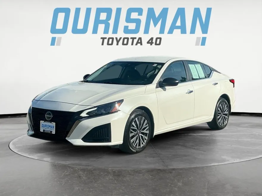 2024 Nissan Altima 2.5 SV photo 1